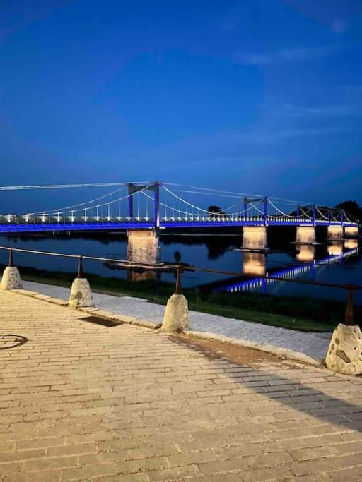 Le Studio Du Port Châteauneuf-sur-Loire المظهر الخارجي الصورة